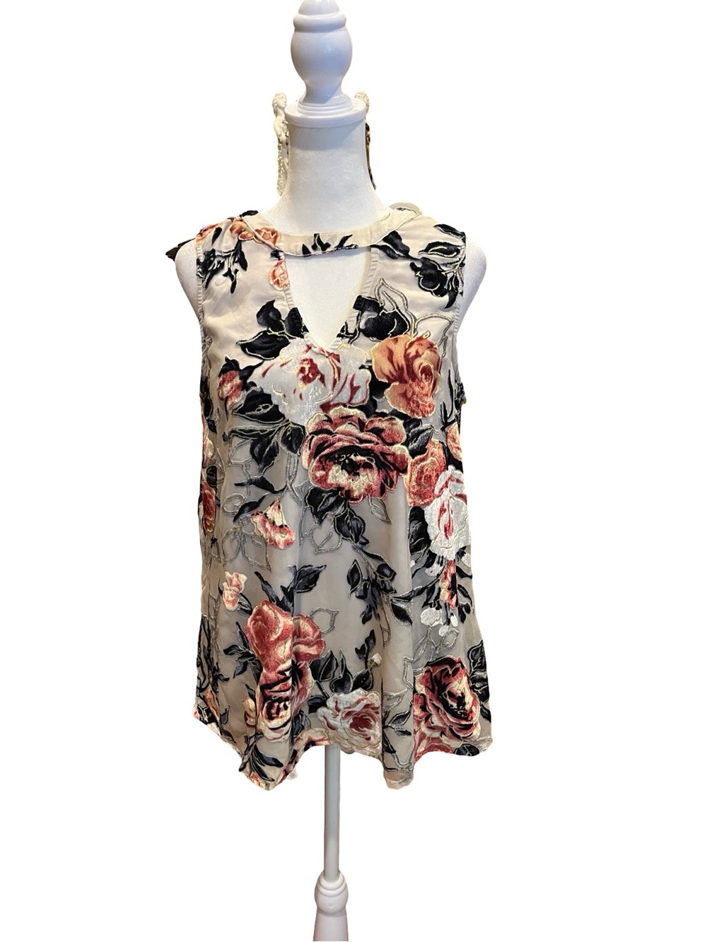 Doe and Rae sleeveless swing floral top.  Size S